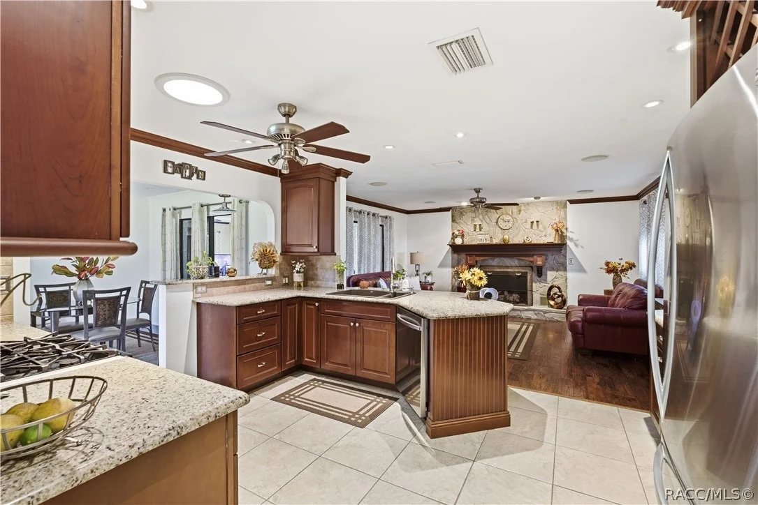 Photo of 335 W Pearson Street