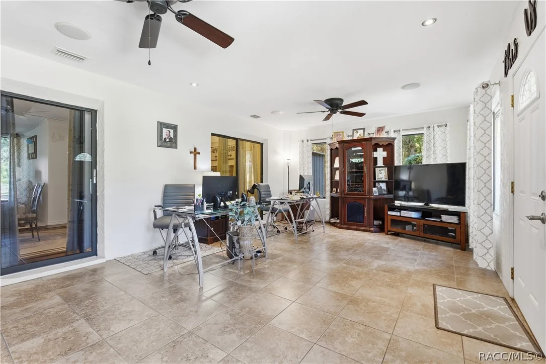 Photo of 335 W Pearson Street