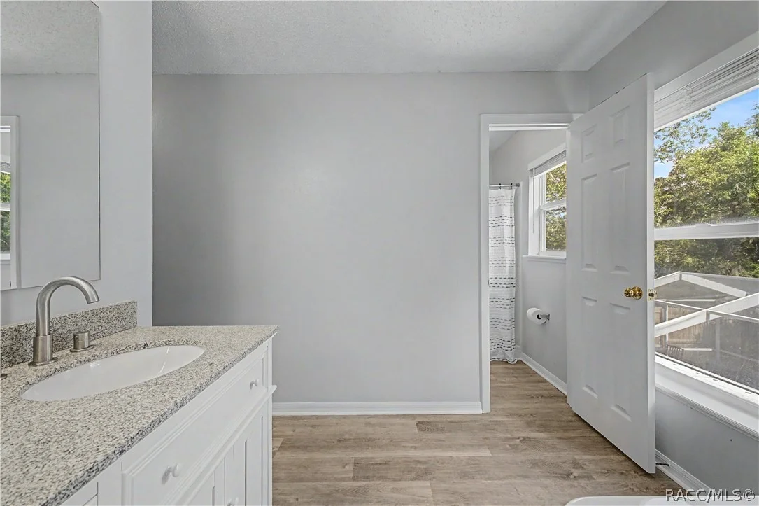 Photo of 1382 Larkin Road