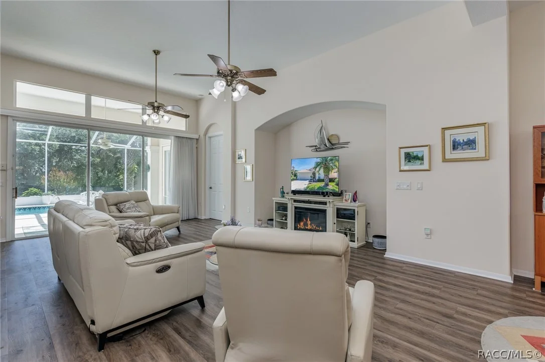 Photo of 639 W Doerr Path