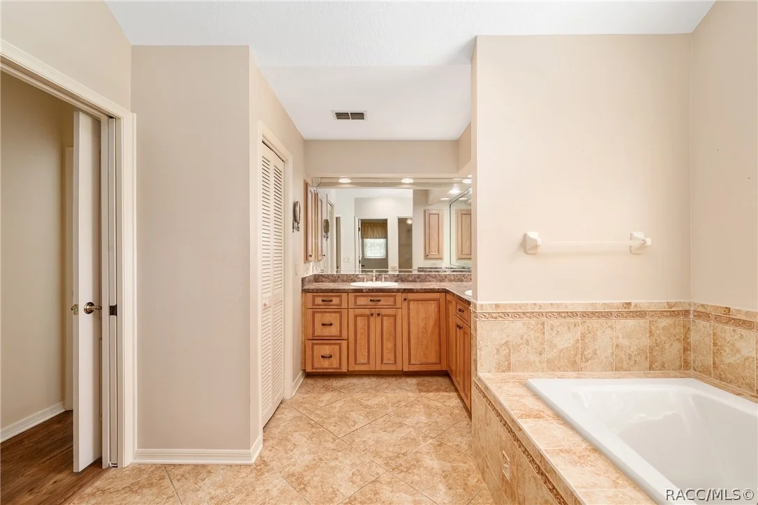 Photo of 4611 N Rushmore Loop