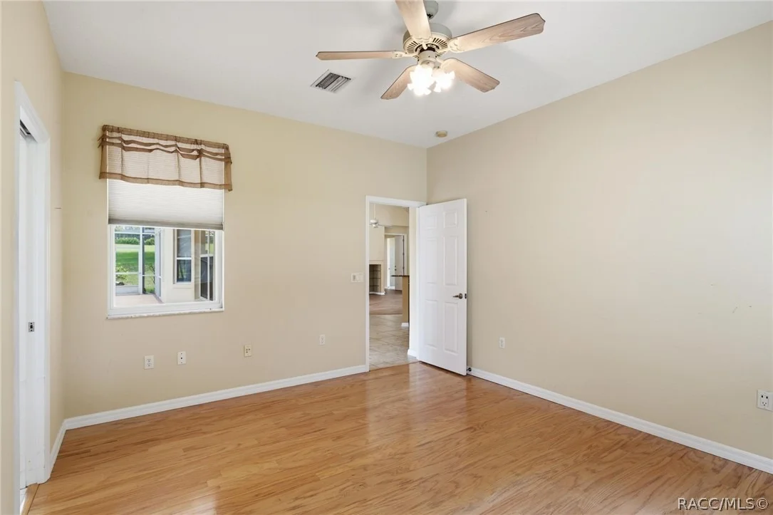Photo of 926 E Triple Crown Loop
