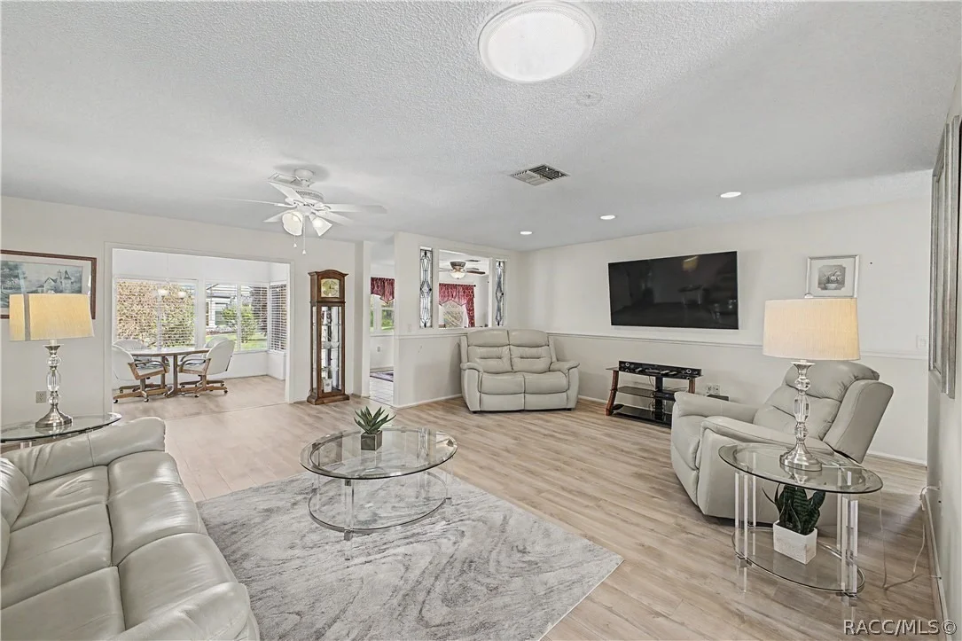 Photo of 6347 Darien Way