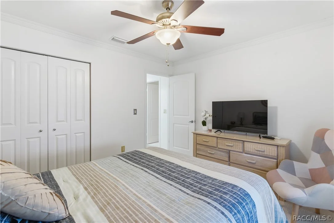 Photo of 335 W Pearson Street