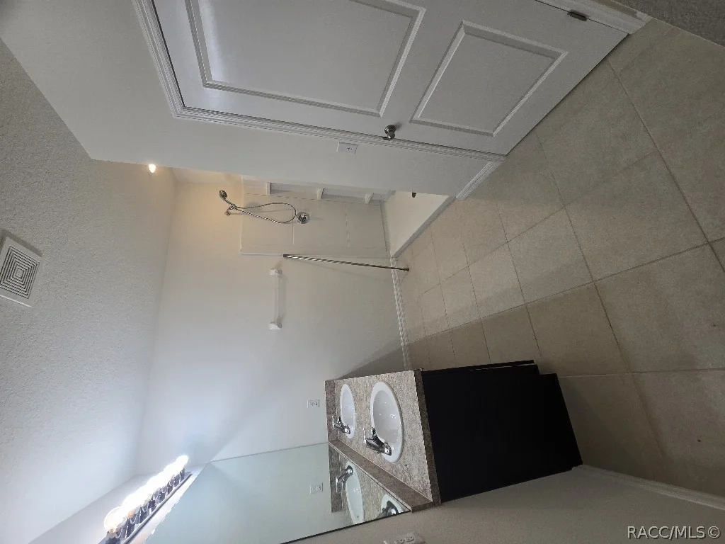 Photo of 559 W Runyon Loop