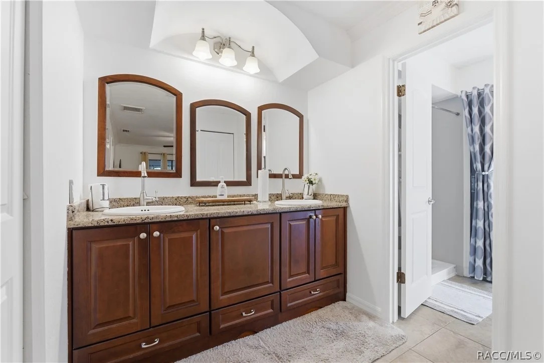 Photo of 335 W Pearson Street