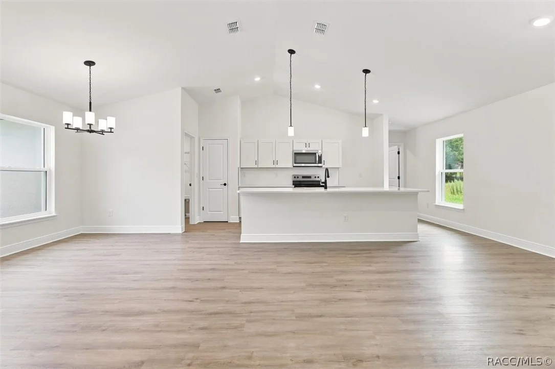 Photo of 876 N Currier Point