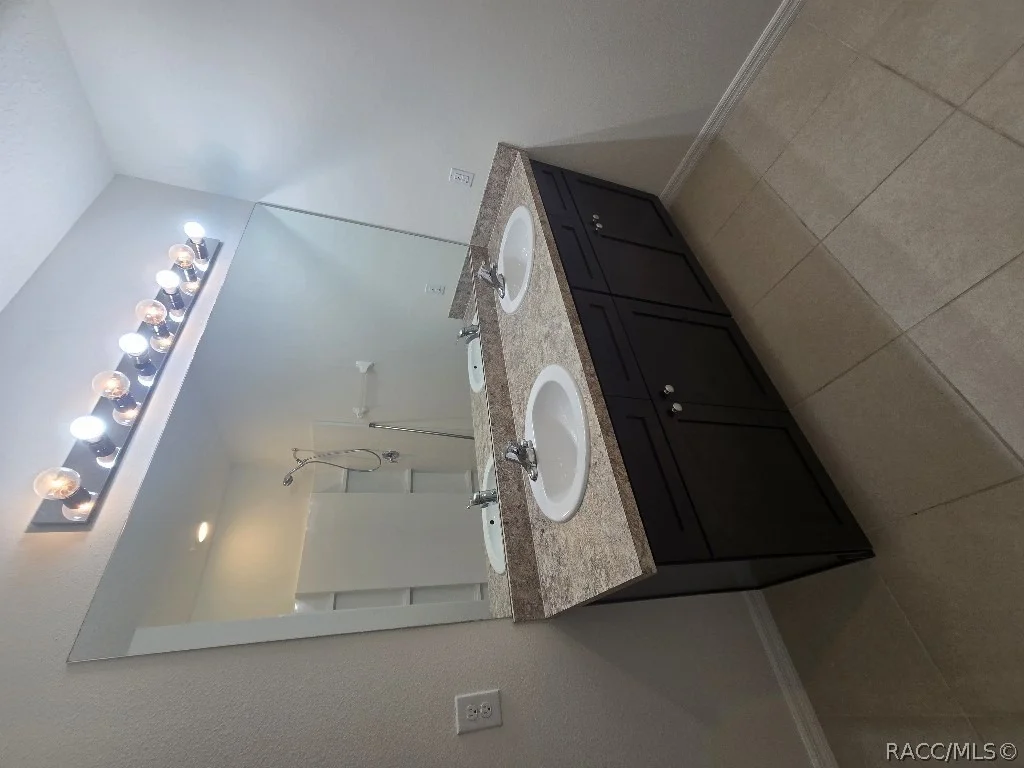 Photo of 559 W Runyon Loop