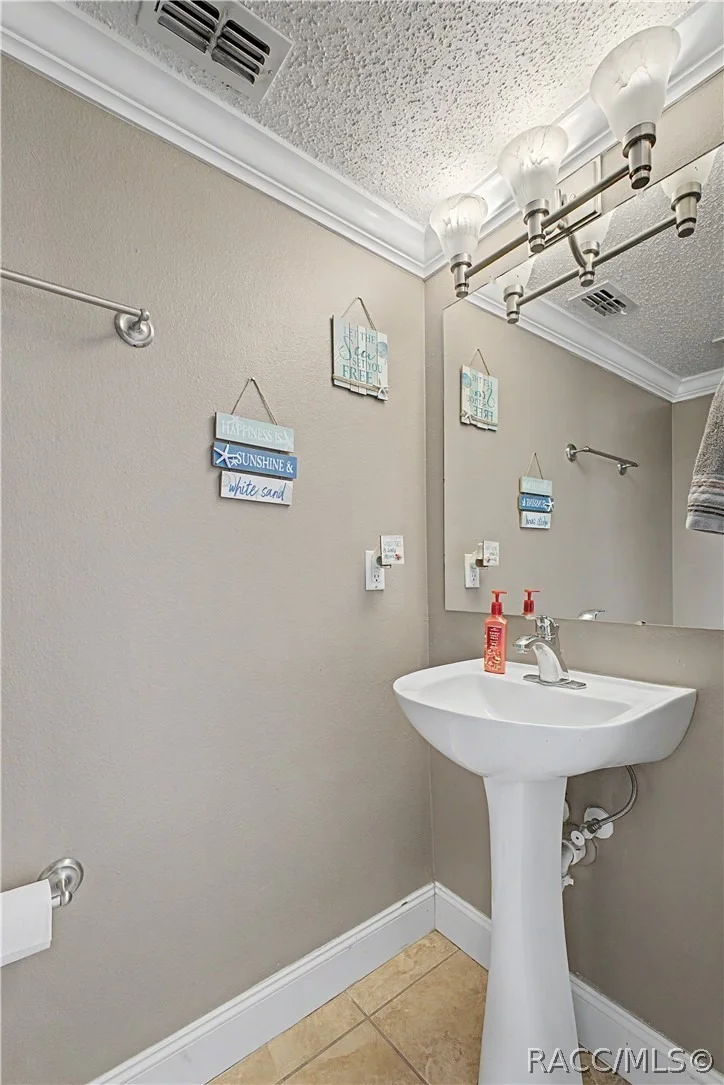 Photo of 1382 Larkin Road