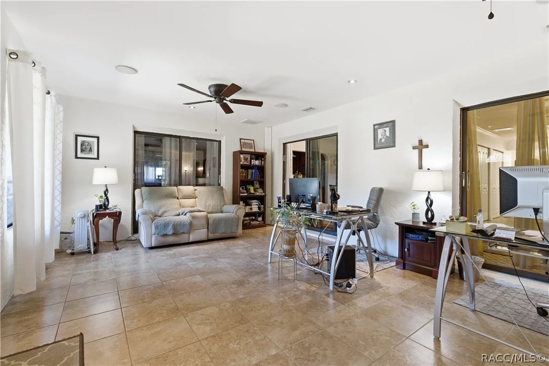Photo of 335 W Pearson Street