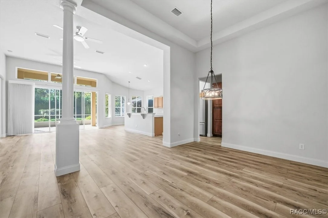 Photo of 1650 W Laurel Glen Path