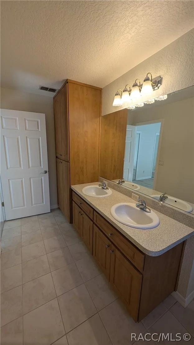 Photo of 4023 N Eagle Nest Point