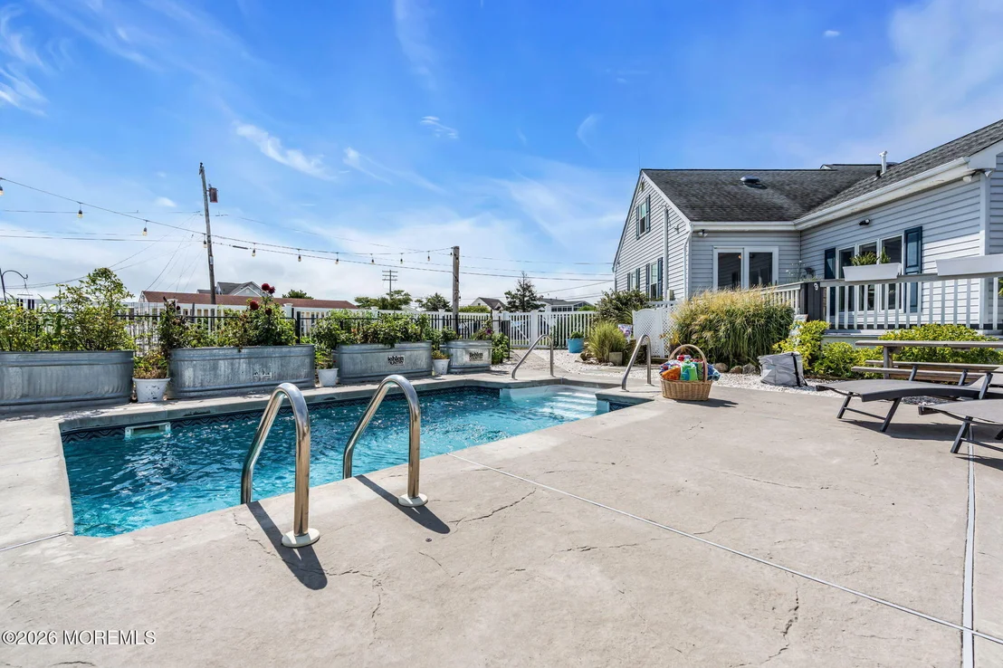 Photo of 237 Bay Shore Drive