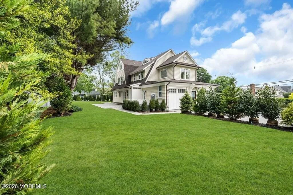 Photo of 907 Riverview Drive
