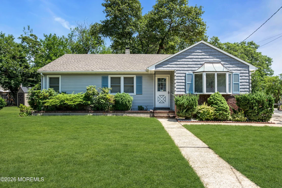 Photo of 416 Macarthur Drive