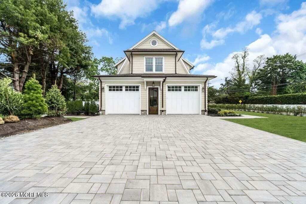 Photo of 907 Riverview Drive