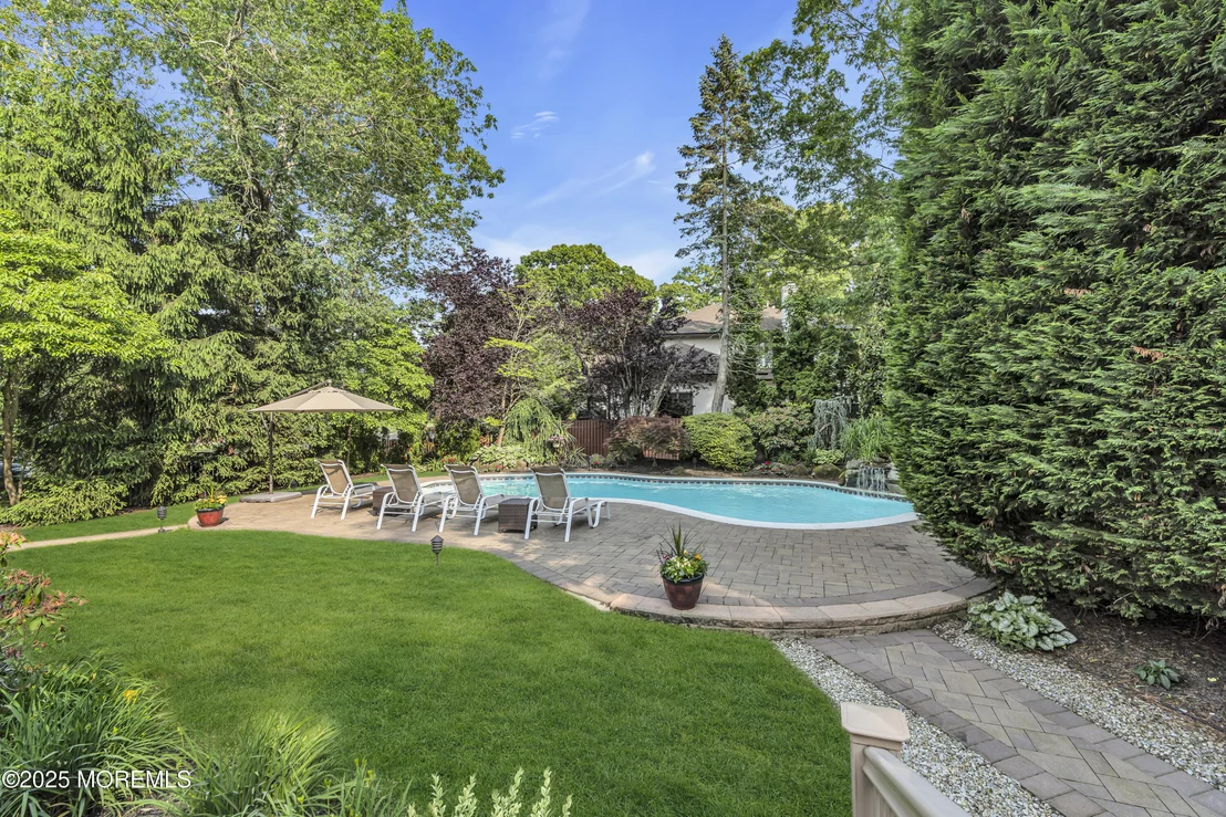 Photo of 635 Winding River Road
