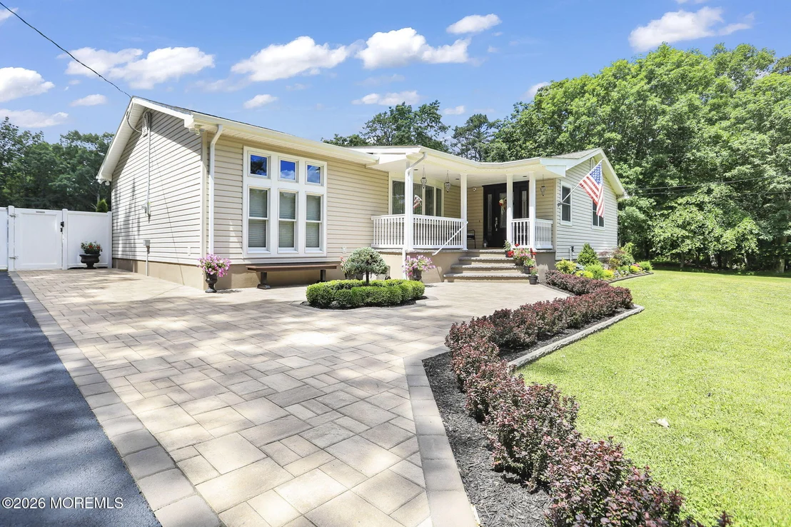 Photo of 296 Sunnybrook Road
