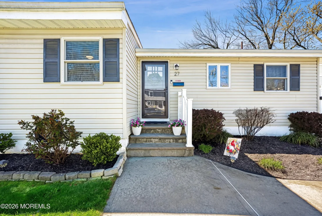 Photo of 27 Lafayette Drive