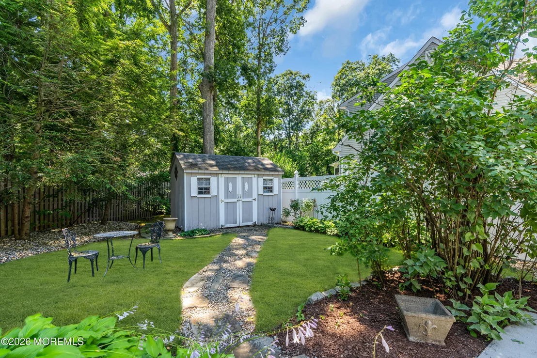 Photo of 901 Roundtree Drive