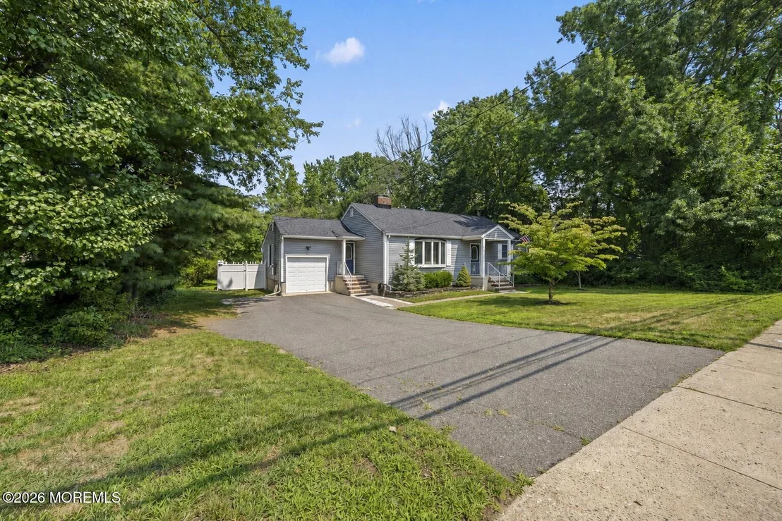 Photo of 213 Lloyd Road