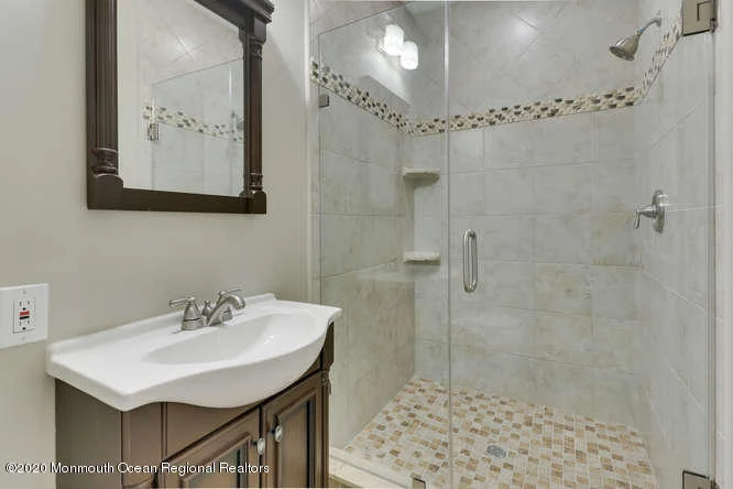 Photo of 2567 River Road