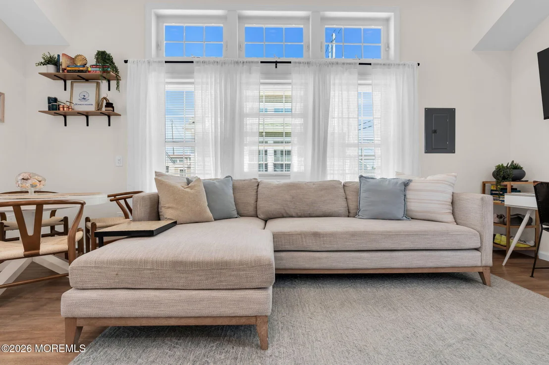 Photo of 115 W Tide Way
