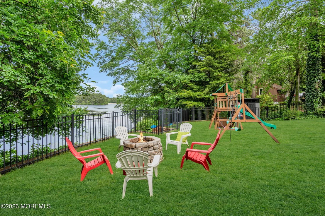 Photo of 1600 Parkview Boulevard