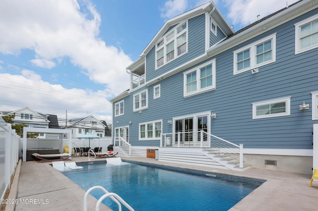 Photo of 116 8th Avenue