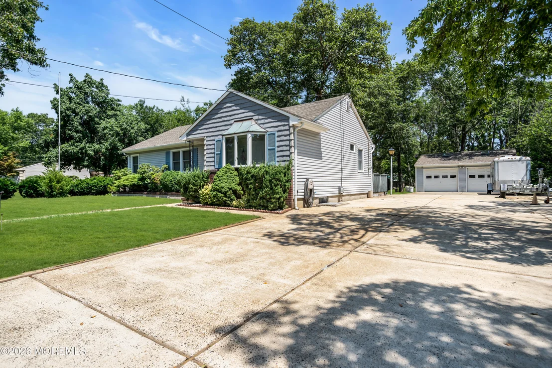 Photo of 416 Macarthur Drive