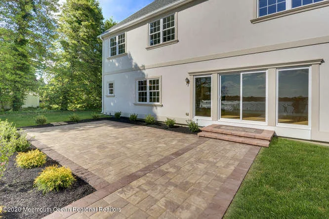 Photo of 2567 River Road