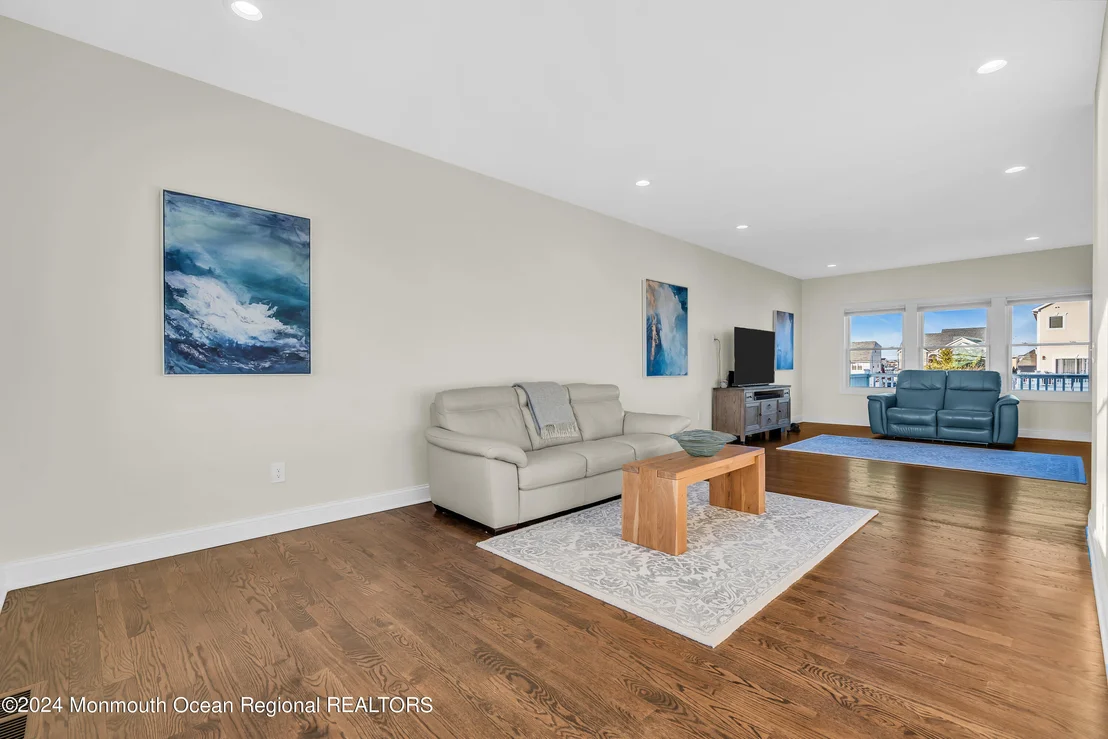 Photo of 106 Saint Lawrence Boulevard