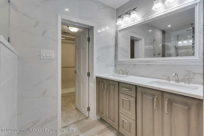 Photo of 2567 River Road