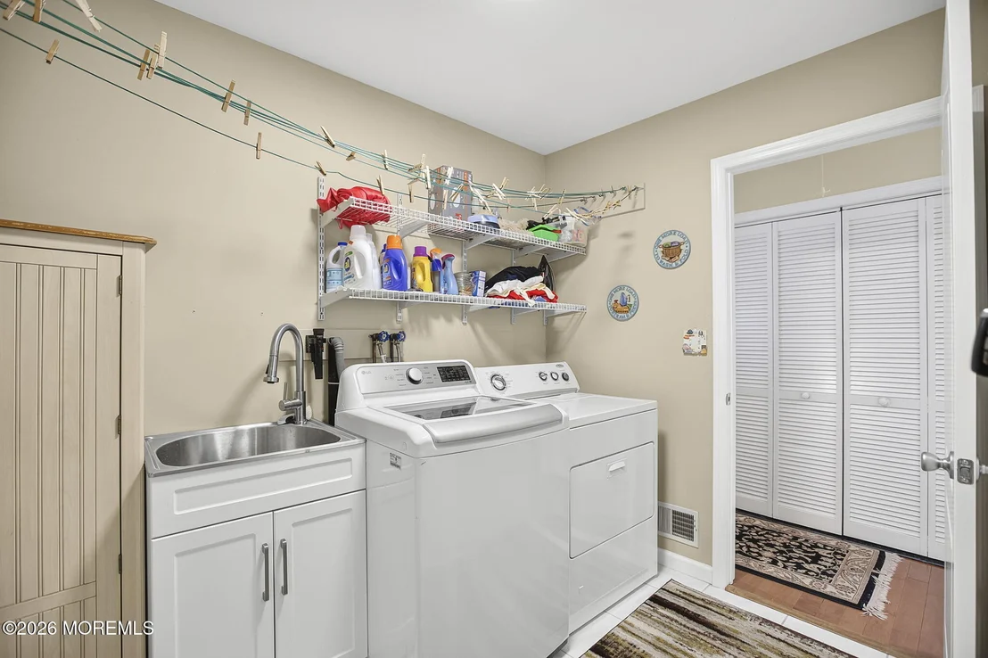 Photo of 452 Meadowood Road