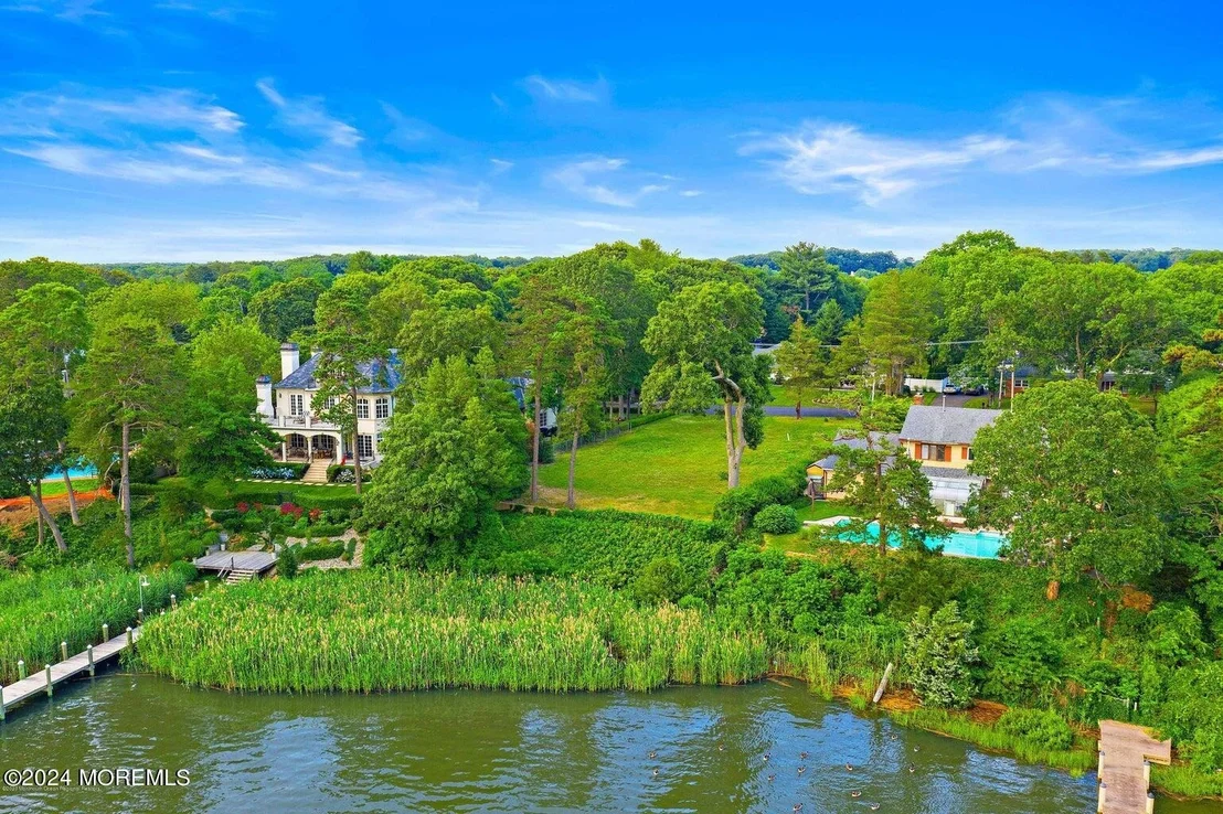 Photo of 2639 River Road