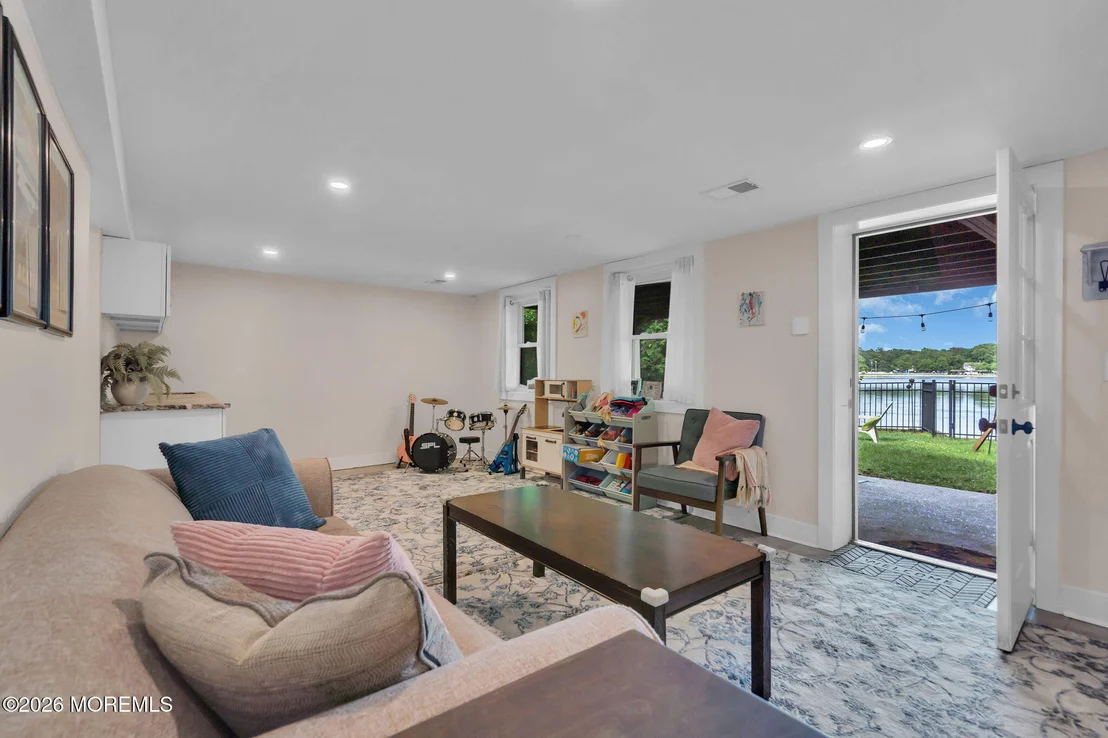 Photo of 1600 Parkview Boulevard