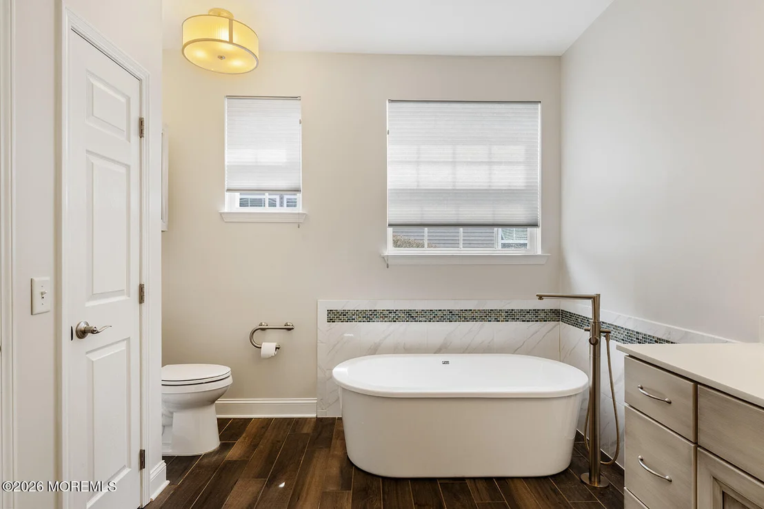 Photo of 1 Colonial Way