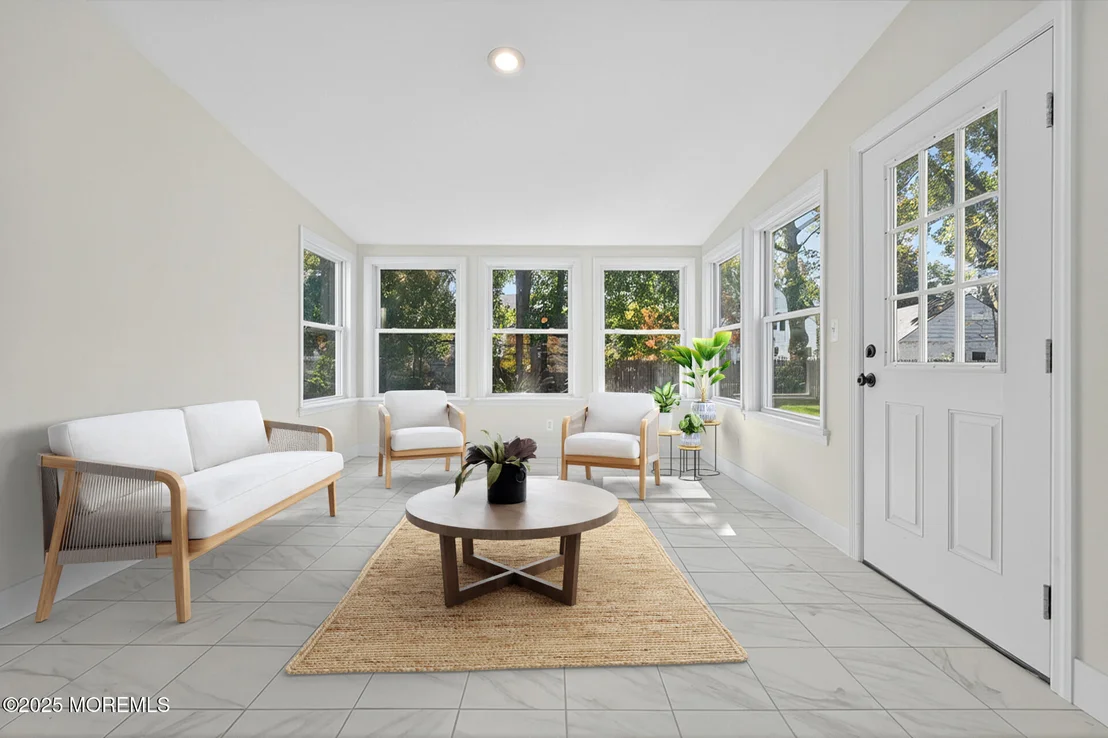 Photo of 7 Sunset Avenue