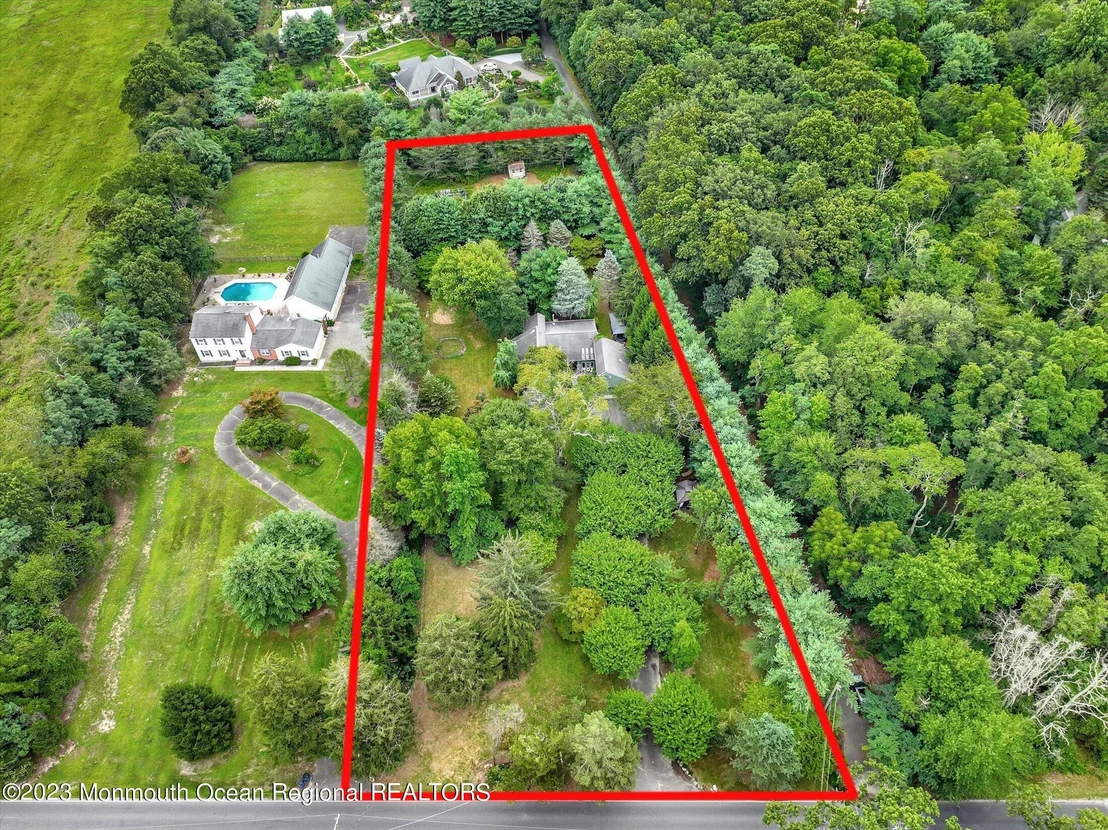 Photo of 897 Fort Plains Road
