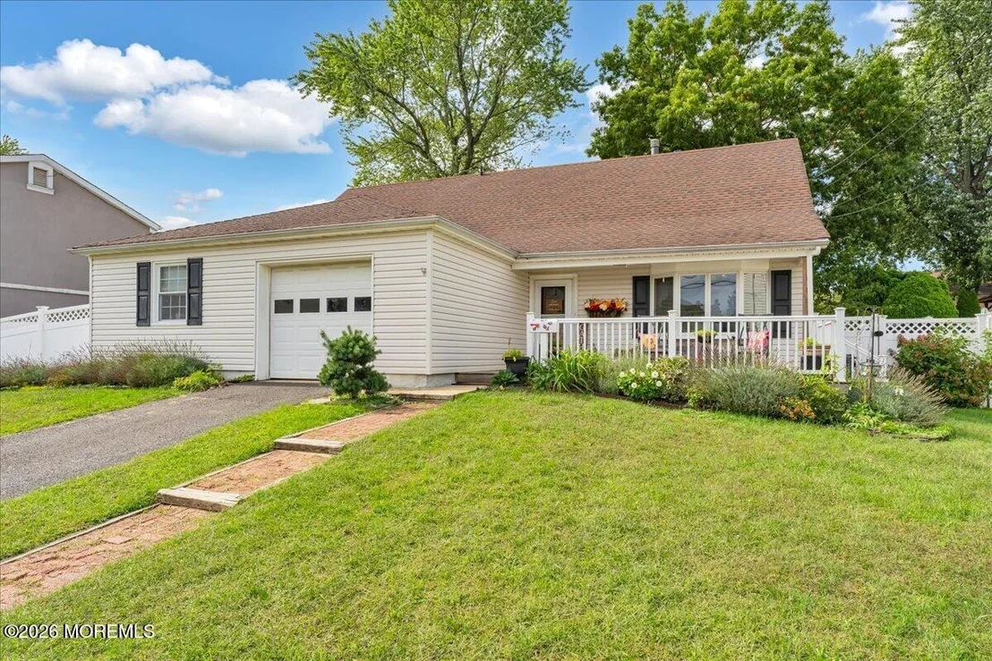 Photo of 48 Cresci Boulevard