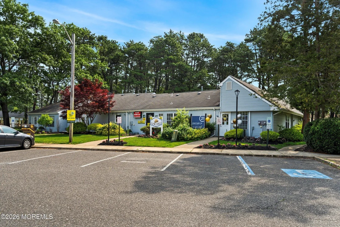 Photo of 669B Buckingham Drive