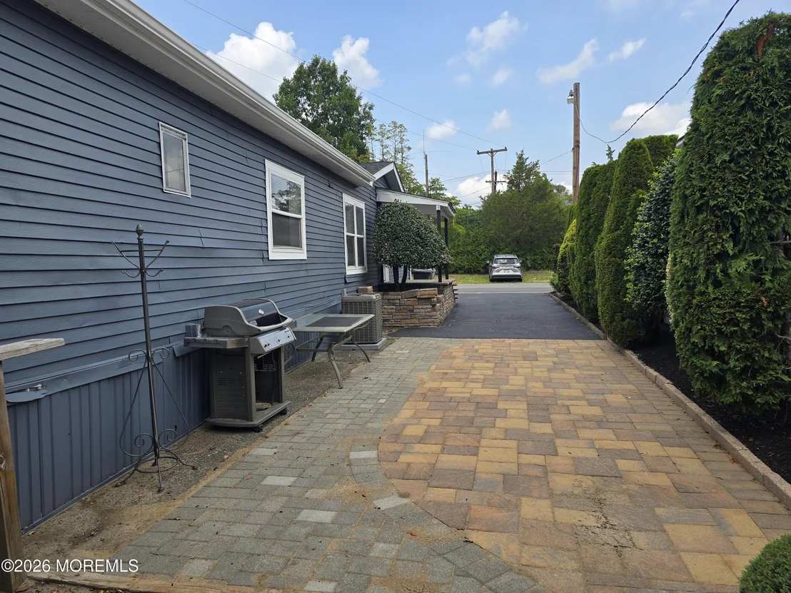Photo of 7 Shady Lake Circle
