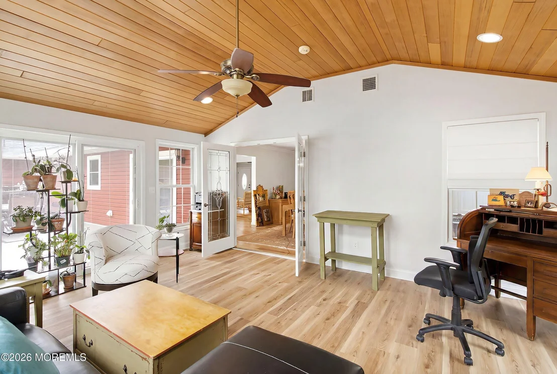 Photo of 406 Laurel Boulevard