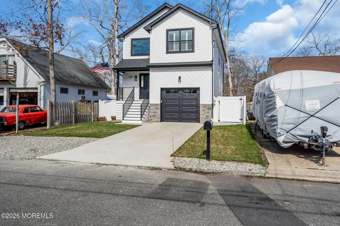 Photo of 1620 Ewart Road