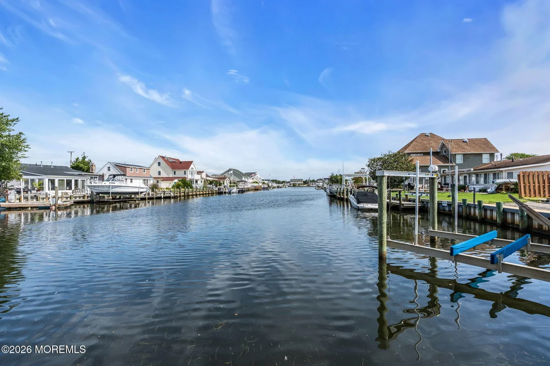 Photo of 237 Bay Shore Drive