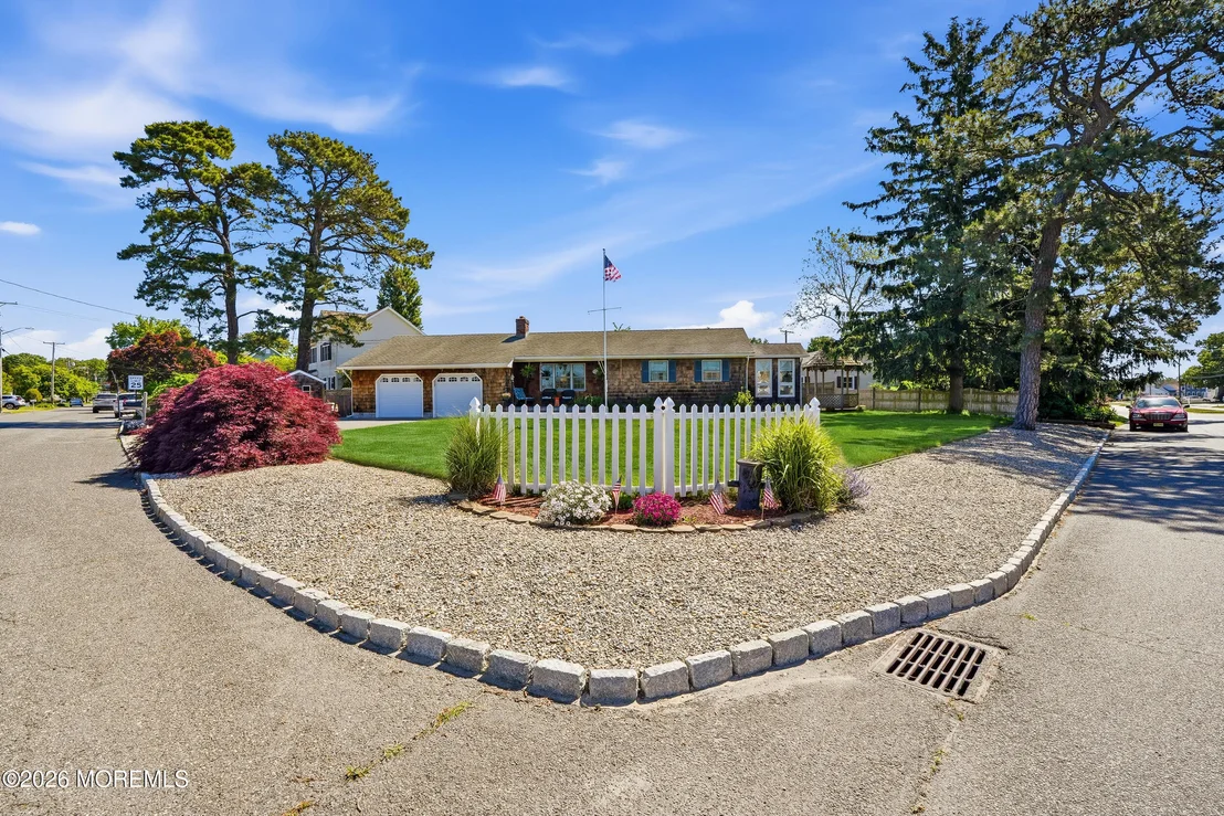 Photo of 481 Admiral Road