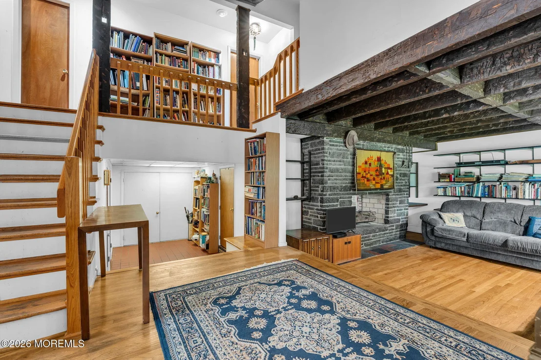 Photo of 343 River Road