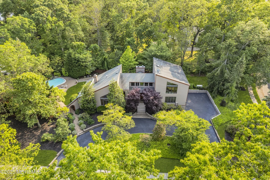 Photo of 635 Winding River Road