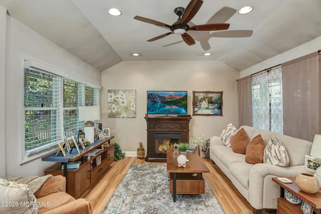 Photo of 309 Deerfoot Lane