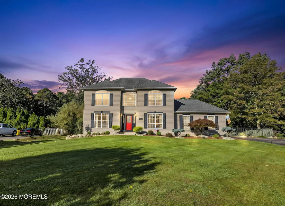 Photo of 611 Winterberry Boulevard